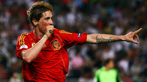 Signed for a club record fee of approximately £20 million in july 2007, torres was handed the no.9 shirt vacated by anfield legend robbie fowler. Fernando Torres Former Liverpool And Chelsea Striker Retires After Final Match Bbc Sport