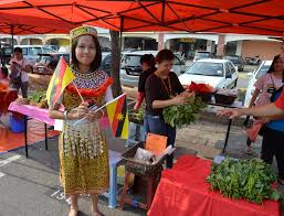 We visited the borneo market in seri kembangan or pasar borneo seri kembangan. Roughing It Out At The 27th Borneo Safari Carsifu