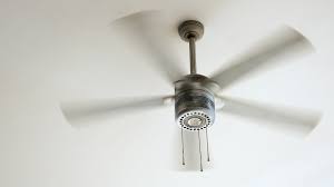 ceiling fan rotate in summer