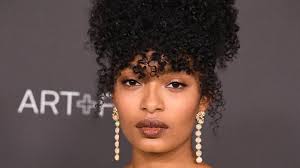 Holy moly this is how you work a sculpted afro and look epic. 9 Fresh Ways To Style Curly Hair Essence