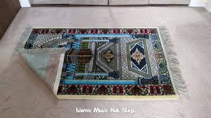 will shaitan pray on an open prayer mat