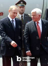 Image of RUSSIAN PRESIDENT PUTIN WALKS WITH SLOVENIAN PRESIDENT KUCAN IN  LJUBLJANA,