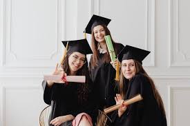 34 graduation picture ideas poses for