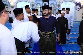 Hol day or hari hol is referred to as the passing away of the previous sultan. Johorsoutherntigers On Twitter Hrh Crown Prince Of Johor At Yasin And Tahlil Ceremony In Conjunction With Hari Hol Almarhum Sultan Iskandar Https T Co Hojyty8ww0 Https T Co 7ahwgyt6jm