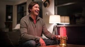 Gretzky Partners With Budweiser On New Golden Goal Light