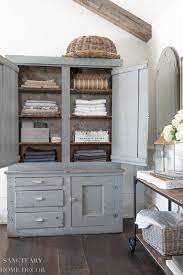 how to easily organize a linen cabinet
