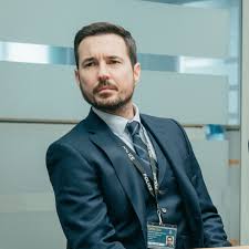 There was a familiar face among the cast of new bbc drama vigil from the creators of line of duty, with martin compston making an appearance on our screens on sunday evening. Martin Compston Laughs At England Fan Who Said He Cheered When Steve Arnott Got Thrown Down The Stairs Daily Record