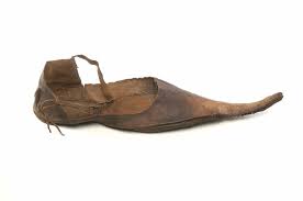 Why Were Medieval Europeans So Obsessed With Long, Pointy Shoes? - Atlas Obscura