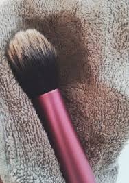 washing makeup brushes with micellar