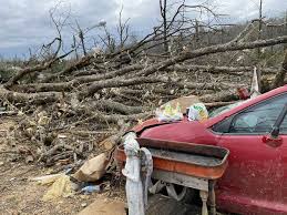 Режим чрезвычайной ситуации был объявлен в 46 округах штата. Severe Weather Outbreak In Alabama Multiple Tornadoes Reported On Wednesday