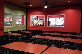 round table pizza party rooms in