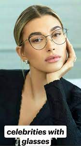 190 Frauen mit Brille ,,Sexy,,-Ideen in 2023 | brillen frauen, brille, frau