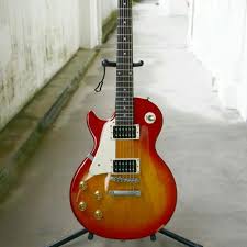 Epiphone manufactures all of the archetypal les paul models that gibson has and then some more of their own. Epiphone Les Paul 100 Left Handed Lefty Electric Guitar Music Media On Carousell