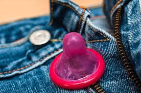 Prezervatif veya kondom, gebelik veya bel soğukluğu, frengi ya da aids gibi cinsel yolla bulaşan hastalıkları önlemek amacıyla en çok cinsel ilişki sırasında kullanılan bir tür bariyer. 1 394 Best Kondom Images Stock Photos Vectors Adobe Stock