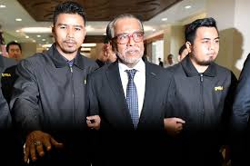 Yesterday, shafee and prosecution senior counsel datuk seri gopal sri ram said they would write a letter to chief judge of malaya tan sri azahar mohamed as well as seek an audience. Muhammad Shafee Four Charges Against Me Are Nonsense Thestartv Com