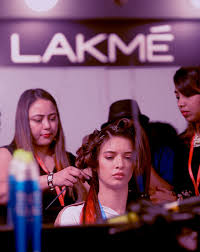 makeup and beautician courses at lakmé