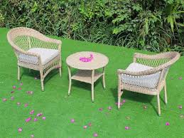 choosing an outdoor furniture set at a