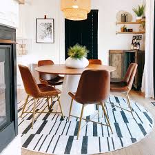 Round out your living room with the contemporary curves. 7 Dos And Don Ts When Styling Your Round Rug The Ruggable Blog Ruggable