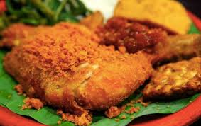 Ayam penyet (javanese for smashed fried chicken) is indonesian — more precisely east javanese cuisine — fried chicken dish consisting of fried chicken that is smashed with the pestle against mortar to make it softer, served with sambal, slices of cucumbers. Terliurnya Resipi Nasi Ayam Penyet Viral Persis Restoran Indonesia Ini Mesti Tambah