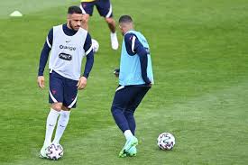 Karim benzema has been named in france's euro 2020 squad, the first time he has been selected for the national team since october 2015. Bayern Munich S Corentin Tolisso Happy To See Real Madrid S Karim Benzema Back With France Bavarian Football Works