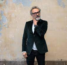 An innovator and restaurateur in 1986 massimo bottura departed on his life's journey when he bought trattoria del campazzo on the. Massimo Bottura Zu Besuch Im Ableger Der Osteria Francescana Welt
