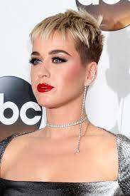 The short style expertly framed her face and brought out her cheekbones. 15 Blonde Pixie Haircuts Looks Like Katy Perry Lovehairstyles Com