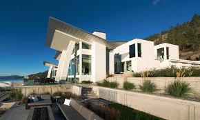 Ultramodern Lake House With Luxurious