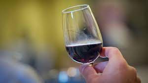 Nieuw onderzoek: elk glas alcohol is slecht voor je hersenen | RTL Nieuws