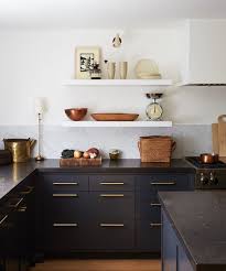 While quartz countertops can be placed directly on top of cabinets, their weight shouldn't be underestimated. Outdated Granite Countertops Here S How To Fix It Oblique New York