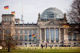 Nach angaben der polizei sind mehrere demonstrationen und kundgebungen im berliner zentrum geplant, die sich gegen die änderungen am infektionsschutzgesetz richten. Coronavirus In Berlin Bundestag Schliesst Reichstagskuppel Tag24