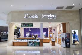 daniel s jewelers goes east