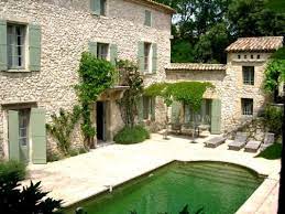 and sell village house proximité uzes