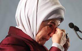 Emine Erdogan could not hold back her tears - Livik