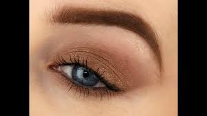 beginners makeup using one eyeshadow