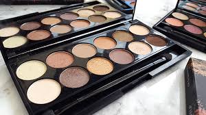 sleek i divine eyeshadow palettes in a