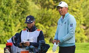 In normal golf tours where prize money is bit low a golfer caddie make $7,000 or maximum upto $10,000 from the winning. 19th Hole What S A Caddie Worth Kuchar S Debacle Leaves Us To Ponder