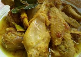 Yang unik, garang asem ayam ini dimasak menggunakan daun pisang untuk membungkus ayam yang telah dipotong per bagian. Garang Asem Ayam Tanpa Santan Dengan