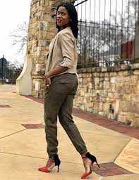olive green pant outfit ideas for women