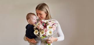 Planning on sending your mom flowers for mother's day? Mother S Day Flowers Send Flowers To Mum With Euroflorist