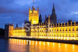 Ideal para usar como un corte o un tiro de establecimiento. Parlamento En La Noche Londres Inglaterra Fotografias De Stock Freeimages Com