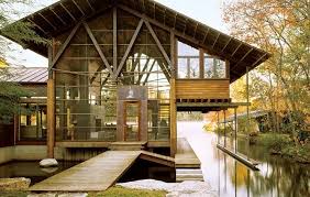 Casa de madeira e vidro se integra à área externa com piscina. Baguete De Madeira Para Fixacao De Vidro Imoveis Cultura Mix
