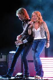 File:Sheryl Crow Concert - Singing 'All ...