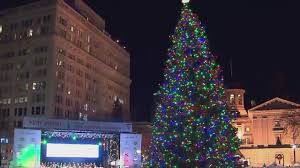 Holiday Tree Lights Up Pioneer Courthouse Square