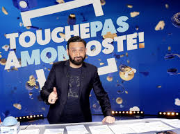 The show, hosted by cyril hanouna, deals with media news; Touche Pas A Mon Poste Gros Incident En Direct La Securite Est Obligee D Intervenir Video