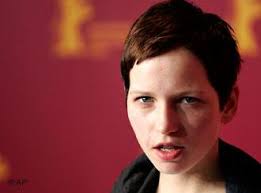 Another young actress named Julia has created a stir at the Berlinale -- Julia Hummer, 24, who stars in Christian Petzold&#39;s film &quot;Ghosts&quot; (Gespenster). - 0,,1493809_4,00