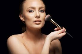 Blend to apply to the foundation effortlessly for a professional makeup result. How To Apply Cream Liquid And Powder Highlighter Living Gorgeous