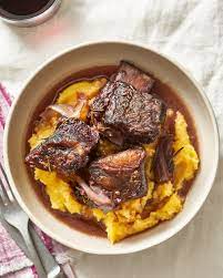 braise beef short ribs in a