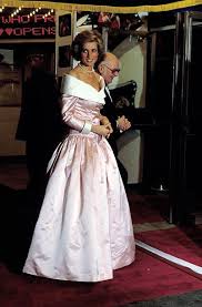 Lady diana starb am 31. Prinzessin Diana Vor 15 Jahren Gestorben Prinzessin Diana Prinzessin Diana Kleider Diana