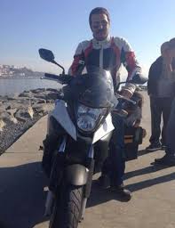 Okul hayatı ve çocukluk dönemleri i̇zmir'de geçti. Oyuncu Arda Oziri Motosiklet Kazasinda Hayatini Kaybetti Arda Oziri Kimdir Magazin Haberleri