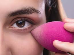 use a beauty blender makeup sponge in